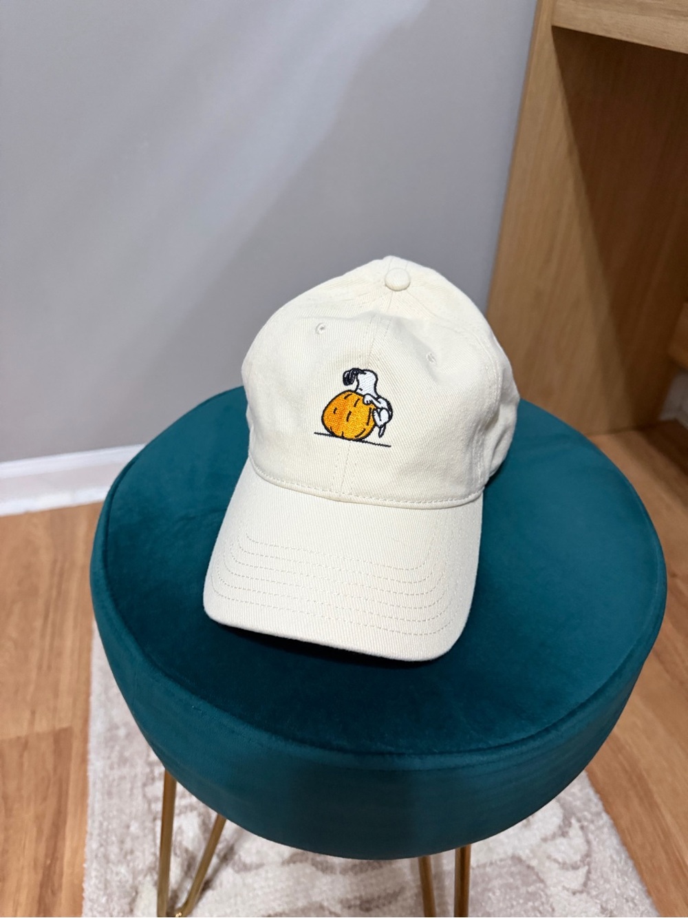 Women’s American Eagle Snoopy Pumpkin Hat